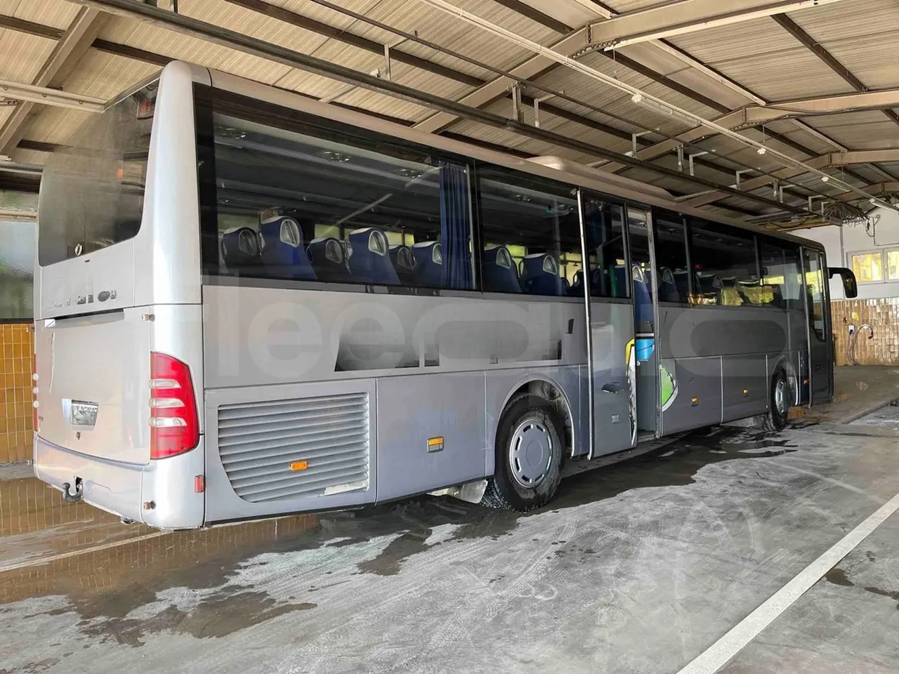 Mercedes-Benz Tourismo 632 07 - EUR5 - 260kW - 12.140m - 3/4 right rear doors open