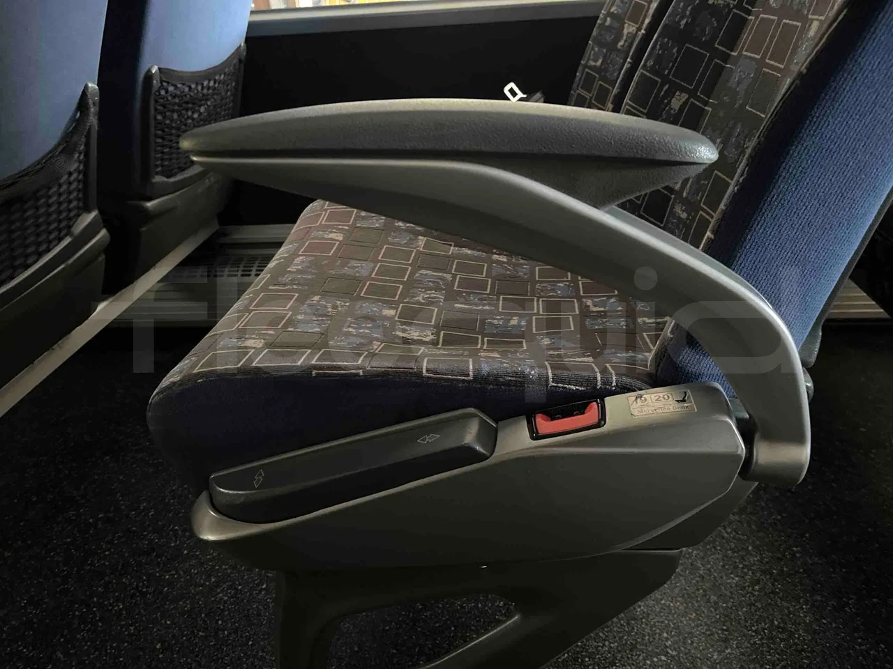 Mercedes-Benz Tourismo 632 07 - EUR5 - 260kW - 12.140m - armrest detail photo