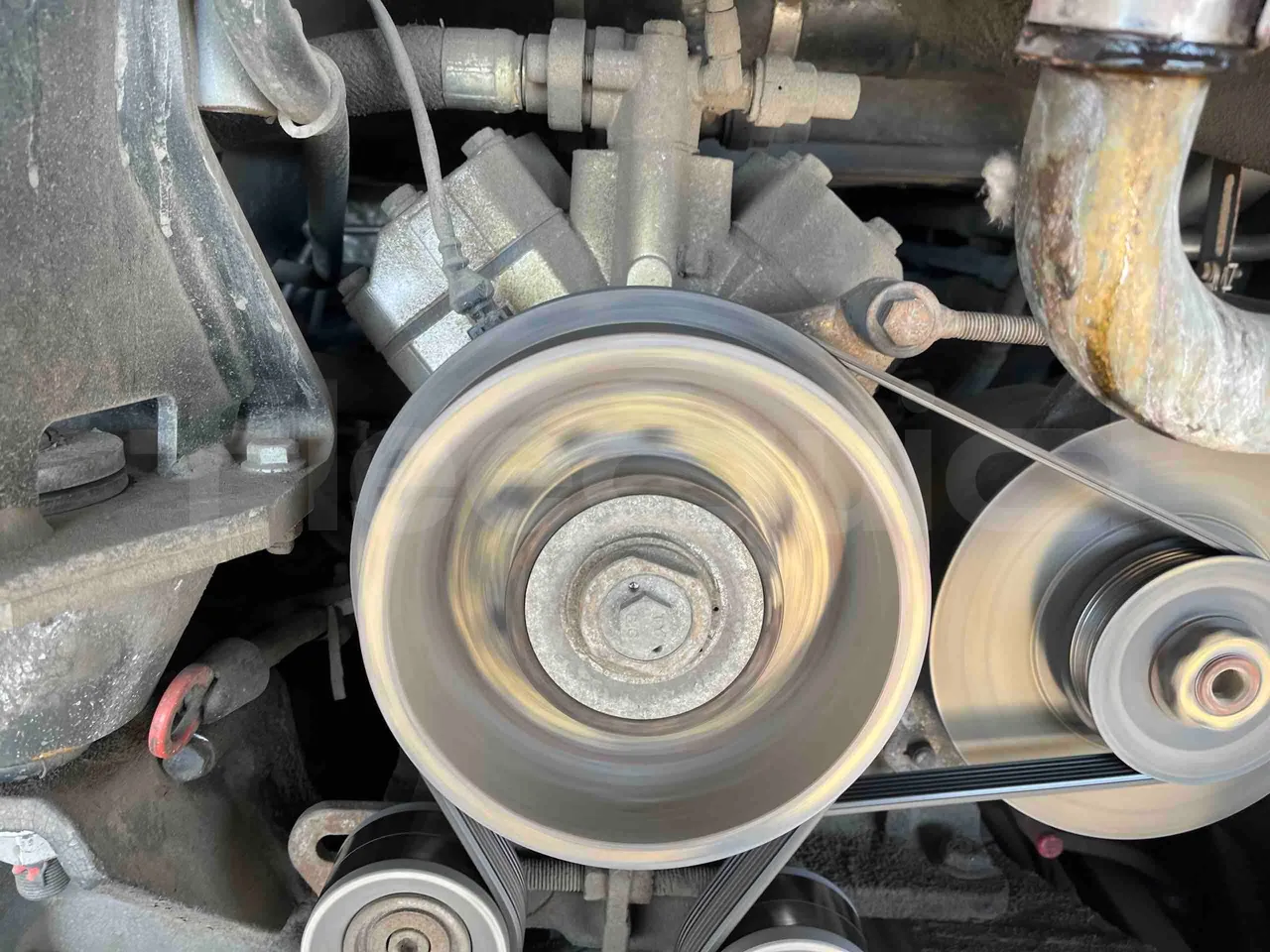 Mercedes-Benz Tourismo 632 07 - EUR5 - 260kW - 12.140m - air conditioning compressor