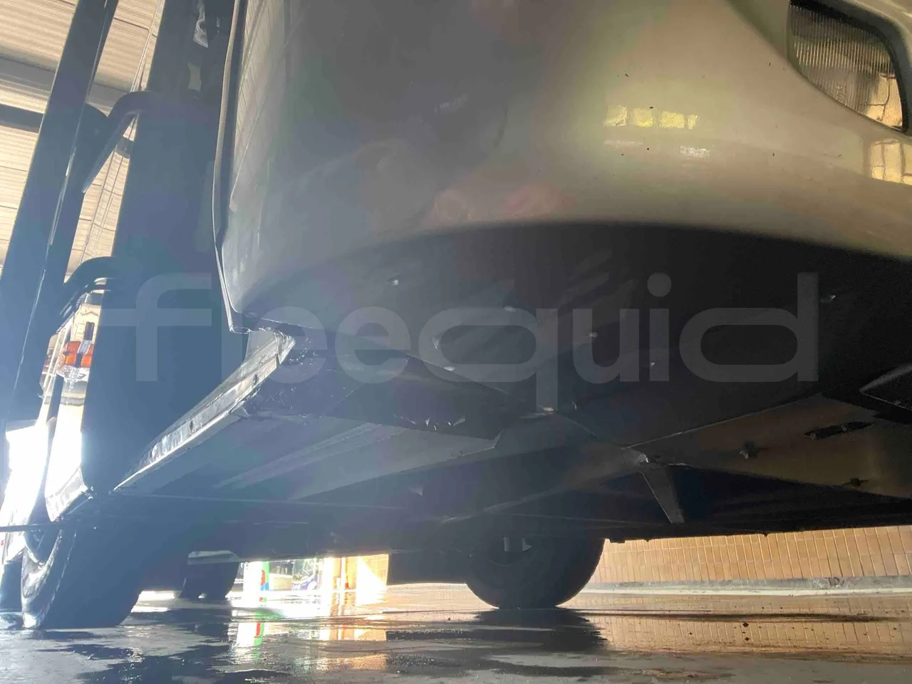 Mercedes-Benz Tourismo 632 07 - EUR5 - 260kW - 12.140m - front air springs right