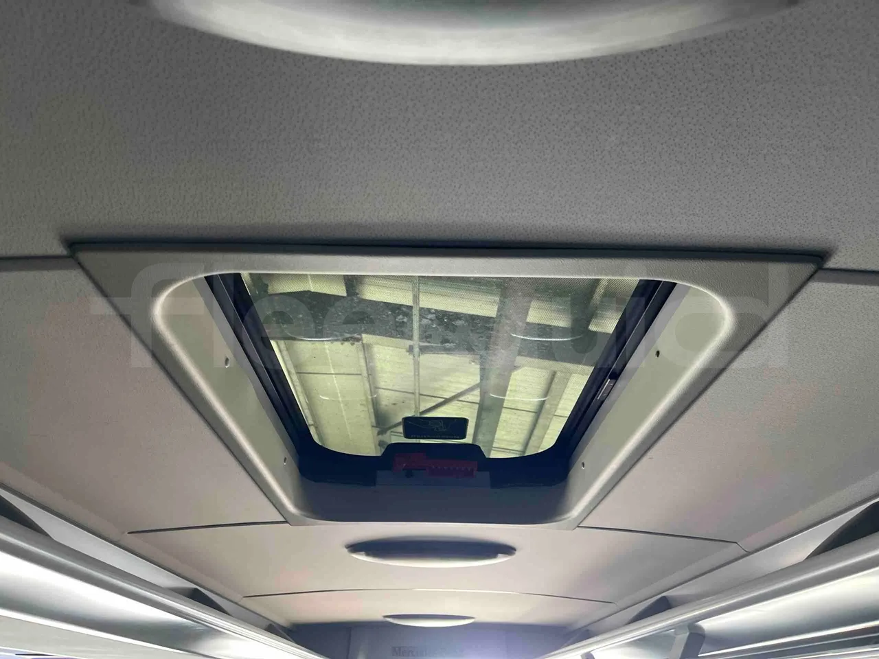 Mercedes-Benz Tourismo 632 07 - EUR5 - 260kW - 12.140m - roof hatch 1