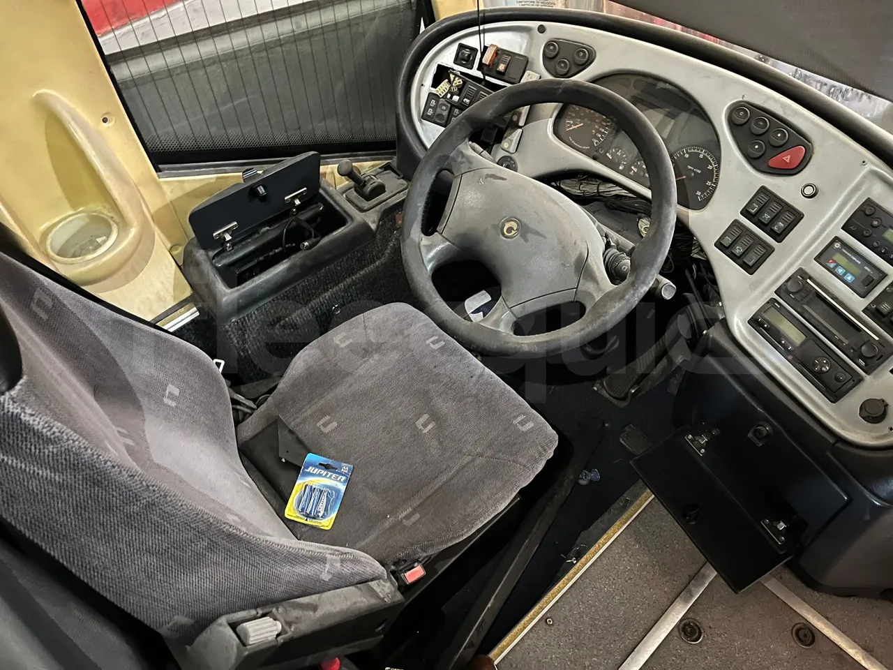 Iveco Noge-Touring T-137000-8047/Euro5-331Kw-13,7Mt - driver microphone accessories photo