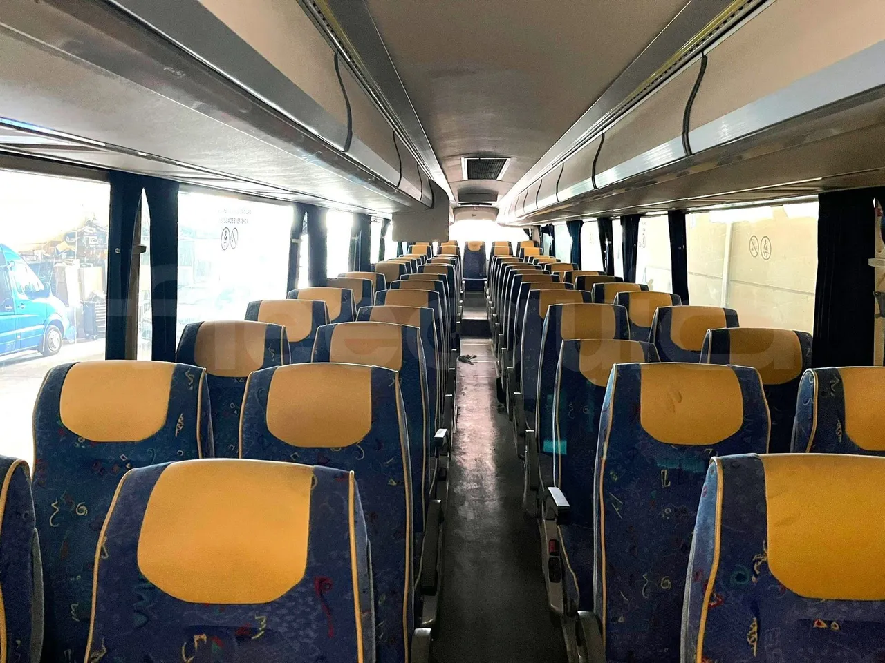 Iveco Noge-Touring T-137000-8047/Euro5-331Kw-13,7Mt - forward view middle aisle