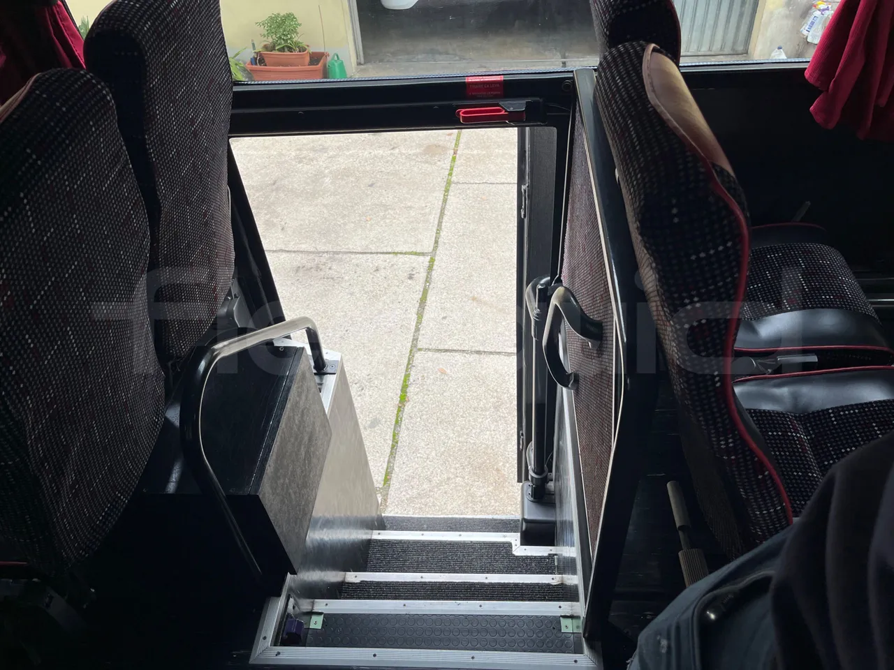 Vdl Futura FHD 10.340 - EUR2 -241.07kW -10.405m - jack and driver keys