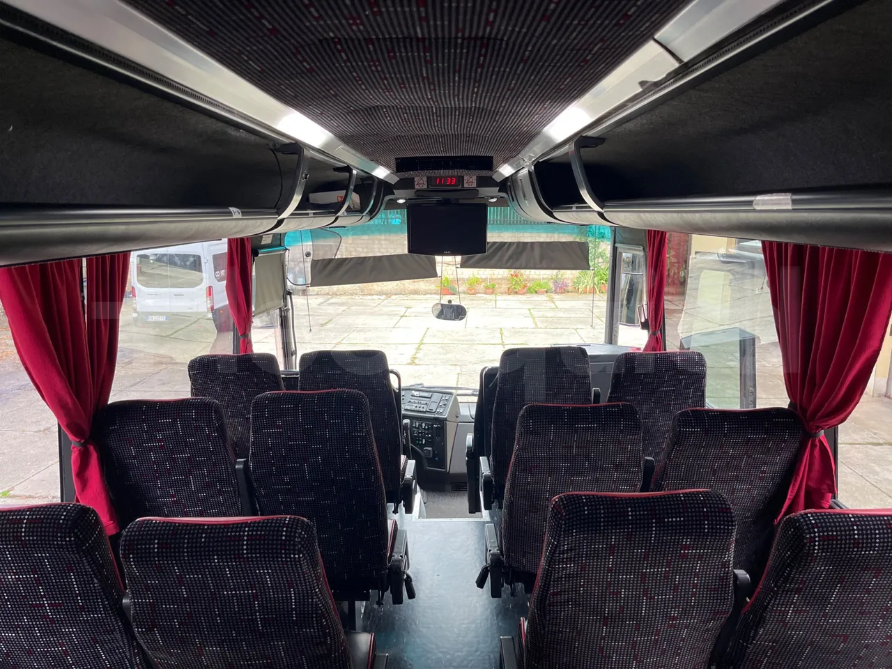 Vdl Futura FHD 10.340 - EUR2 -241.07kW -10.405m - forward view all seats last row height