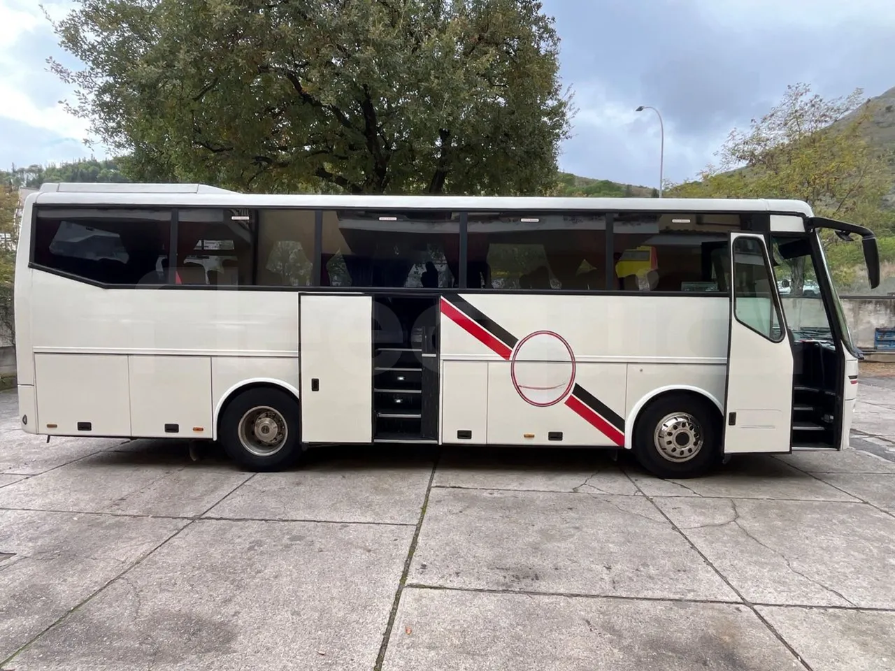 Vdl Futura FHD 10.340 - EUR2 -241.07kW -10.405m - right side doors open