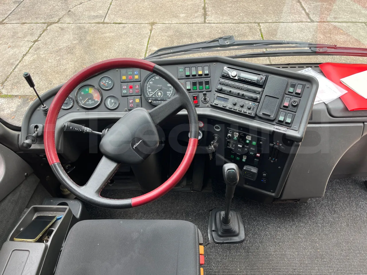 Vdl Futura FHD 10.340 - EUR2 -241.07kW -10.405m - steering wheel photo