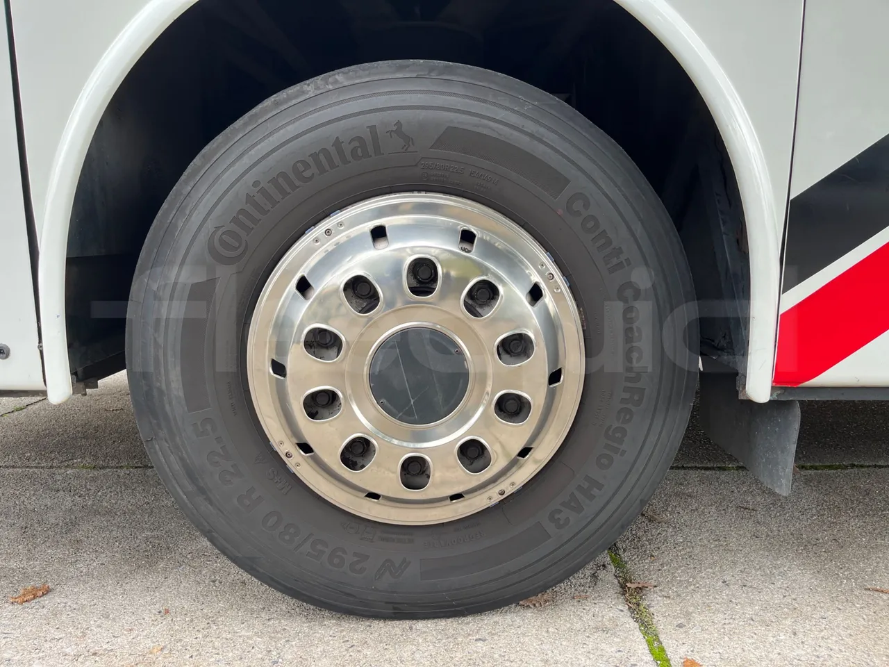 Vdl Futura FHD 10.340 - EUR2 -241.07kW -10.405m - front left tire measurements