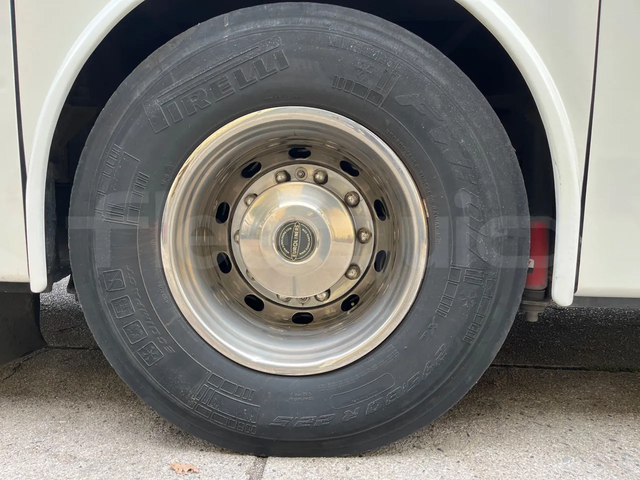 Vdl Futura FHD 10.340 - EUR2 -241.07kW -10.405m - rear left tire photo