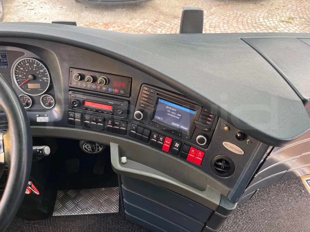 Neoplan Cityliner CItyliner - EUR5 - 353kW - 12.99m - radio accessories photo