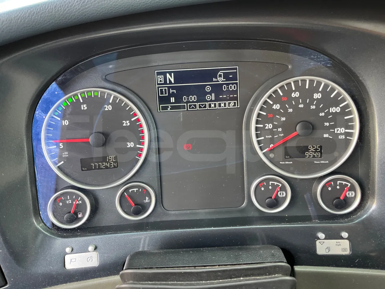 Neoplan Cityliner CItyliner - EUR5 - 353kW - 12.99m - dashboard lights on