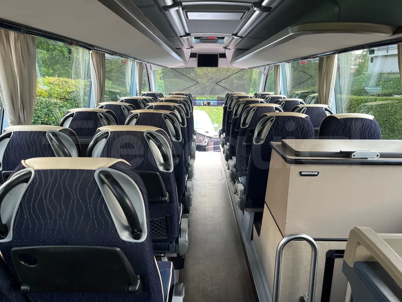 Neoplan Cityliner CItyliner - EUR5 - 353kW - 12.99m - forward view middle aisle