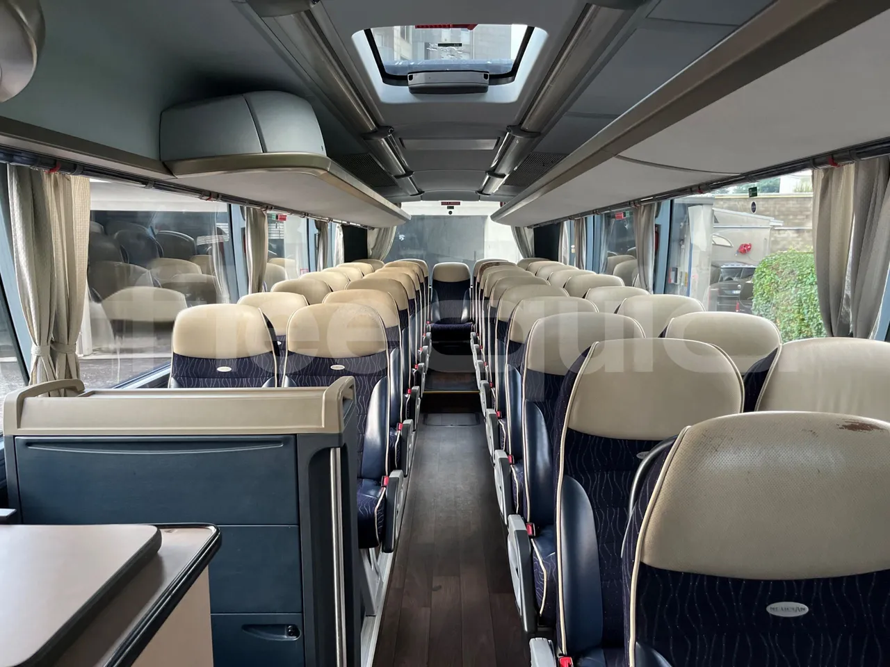 Neoplan Cityliner CItyliner - EUR5 - 353kW - 12.99m - reverse view middle aisle