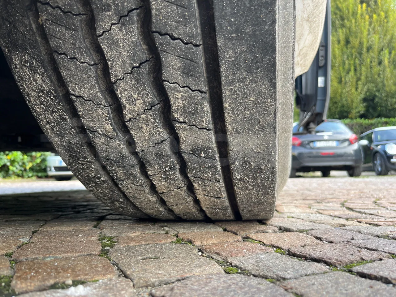 Neoplan Cityliner CItyliner - EUR5 - 353kW - 12.99m - tread condition front tires right