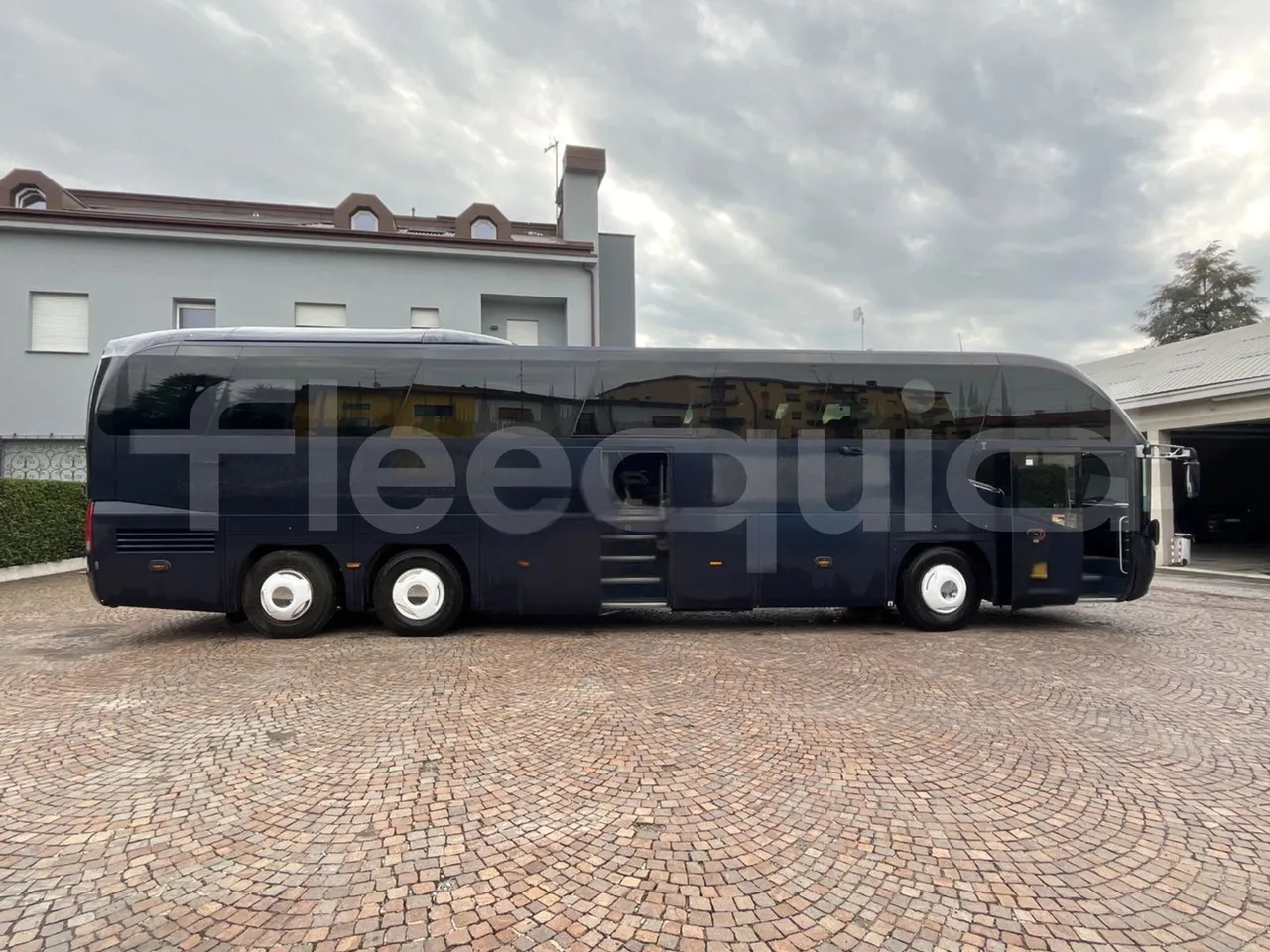 Neoplan Cityliner CItyliner - EUR5 - 353kW - 12.99m - right side doors open