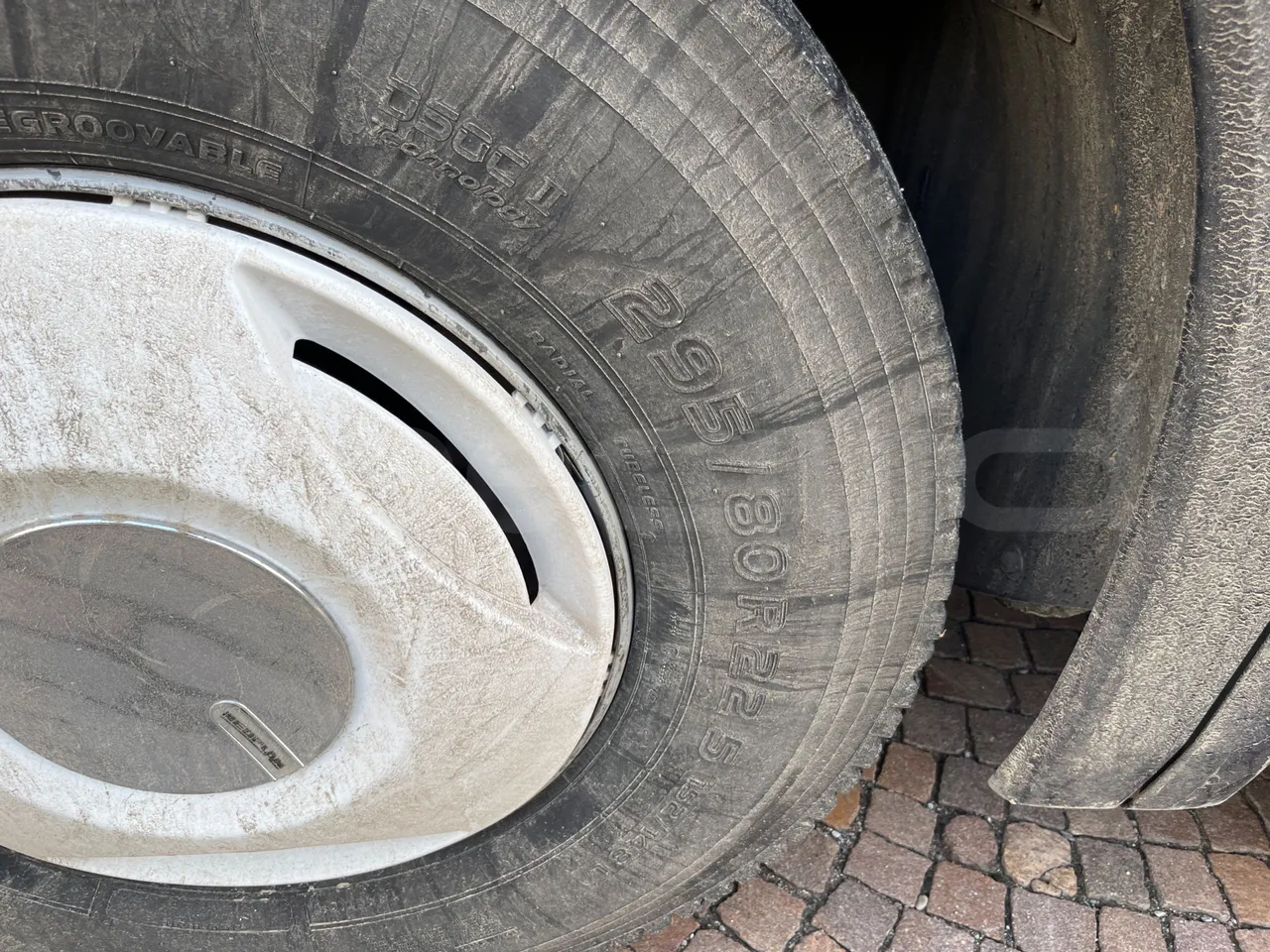 Neoplan Cityliner CItyliner - EUR5 - 353kW - 12.99m - rear left tire photo