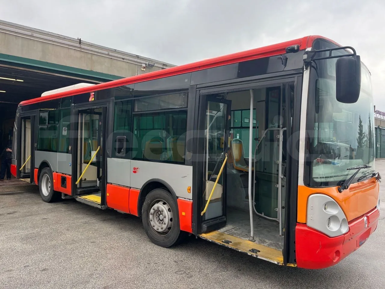 Iveco Citelis PS09D1/80 - EUR5 - 213kW - 10.460m - 3/4 right front doors open