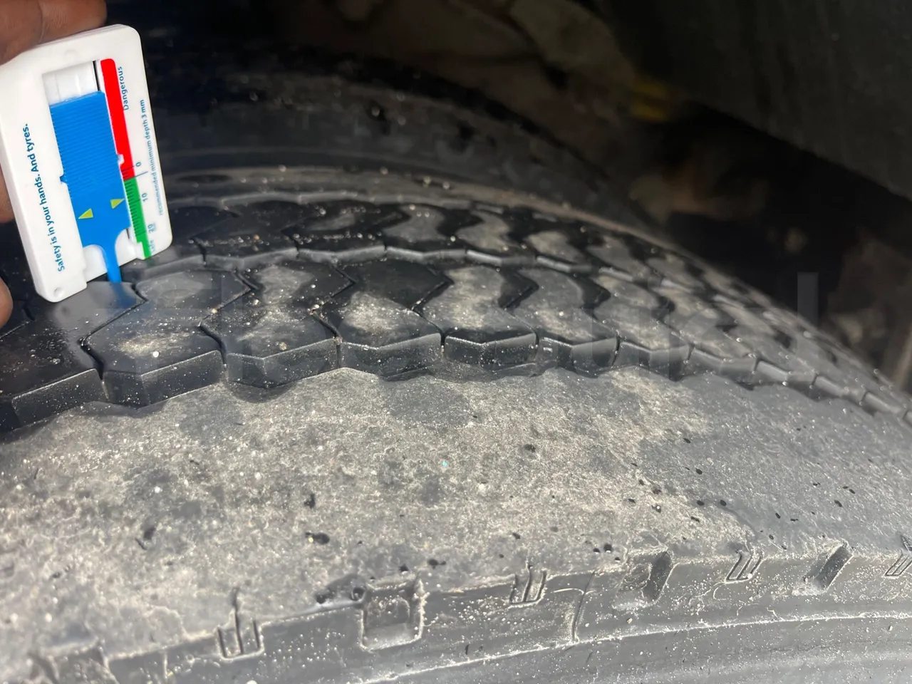 Iveco Citelis PS09D1/80 - EUR5 - 213kW - 10.460m - tread condition second axle tires right