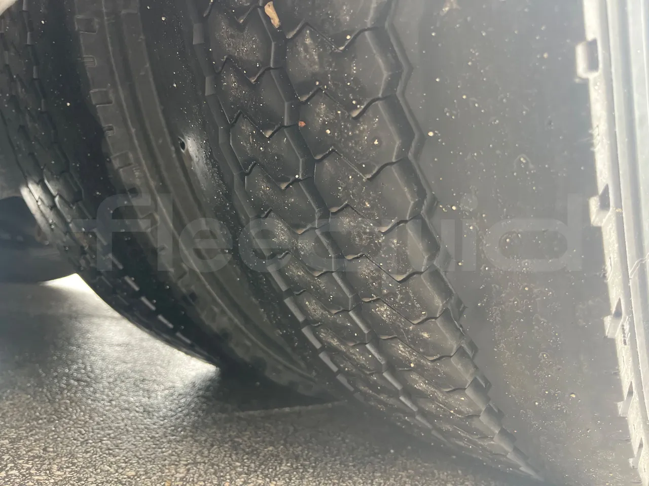 Iveco Citelis PS09D1/80 - EUR5 - 213kW - 10.460m - tread condition third axle tires left