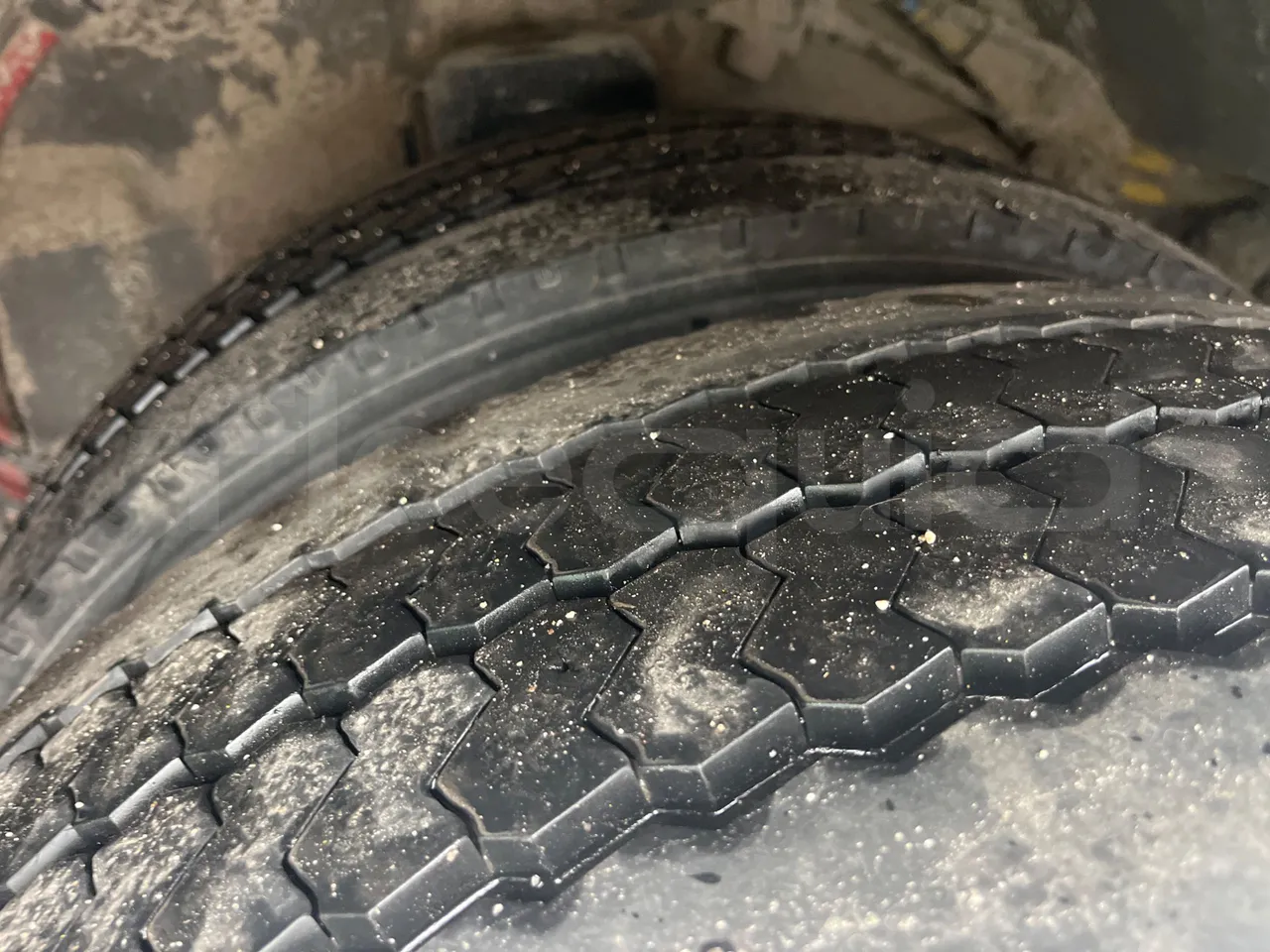 Iveco Citelis PS09D1/80 - EUR5 - 213kW - 10.460m - tread condition third axle tires right