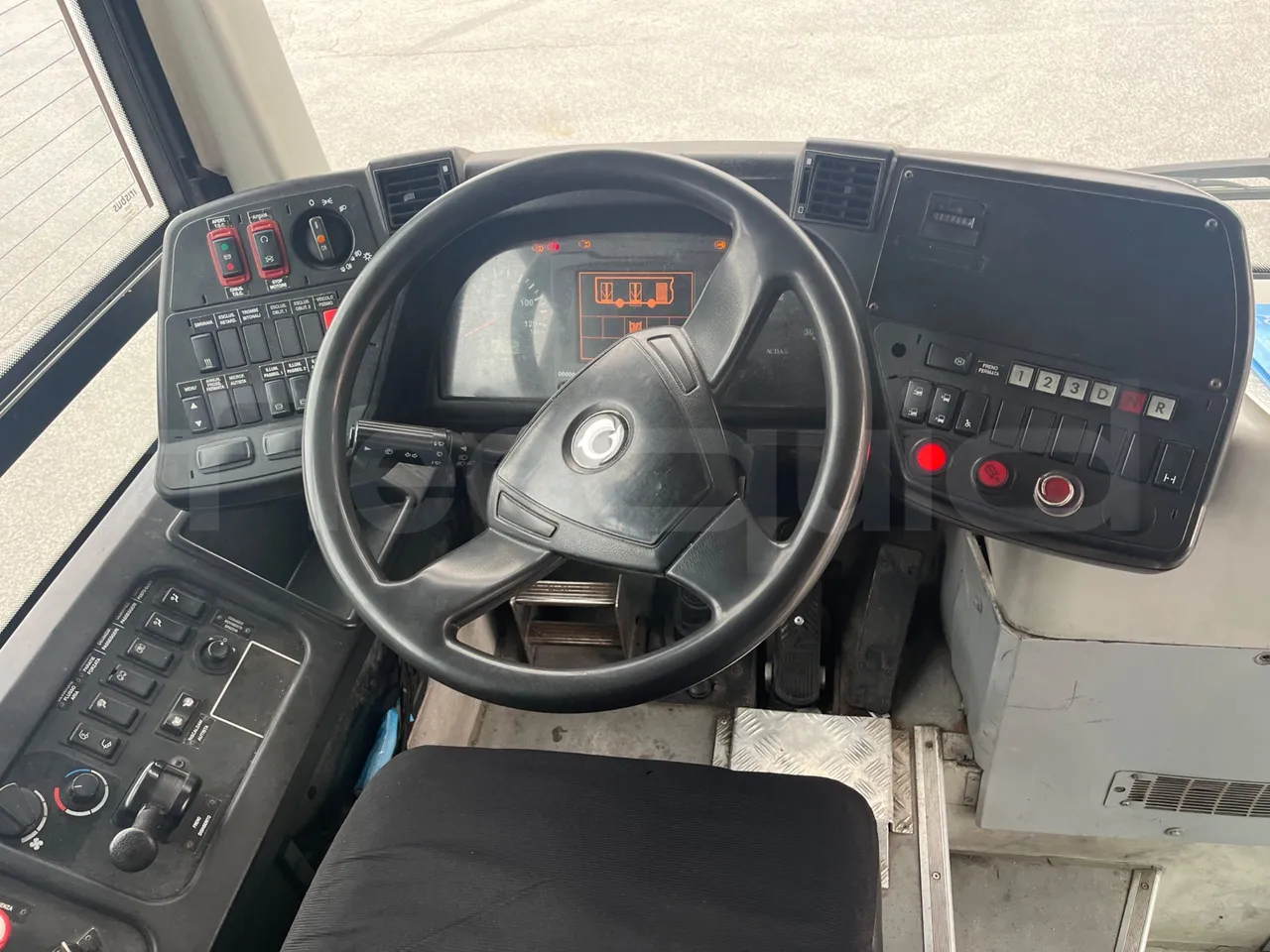 Iveco Citelis PS09D1/80 - EUR5 - 213kW - 10.460m - steering wheel photo