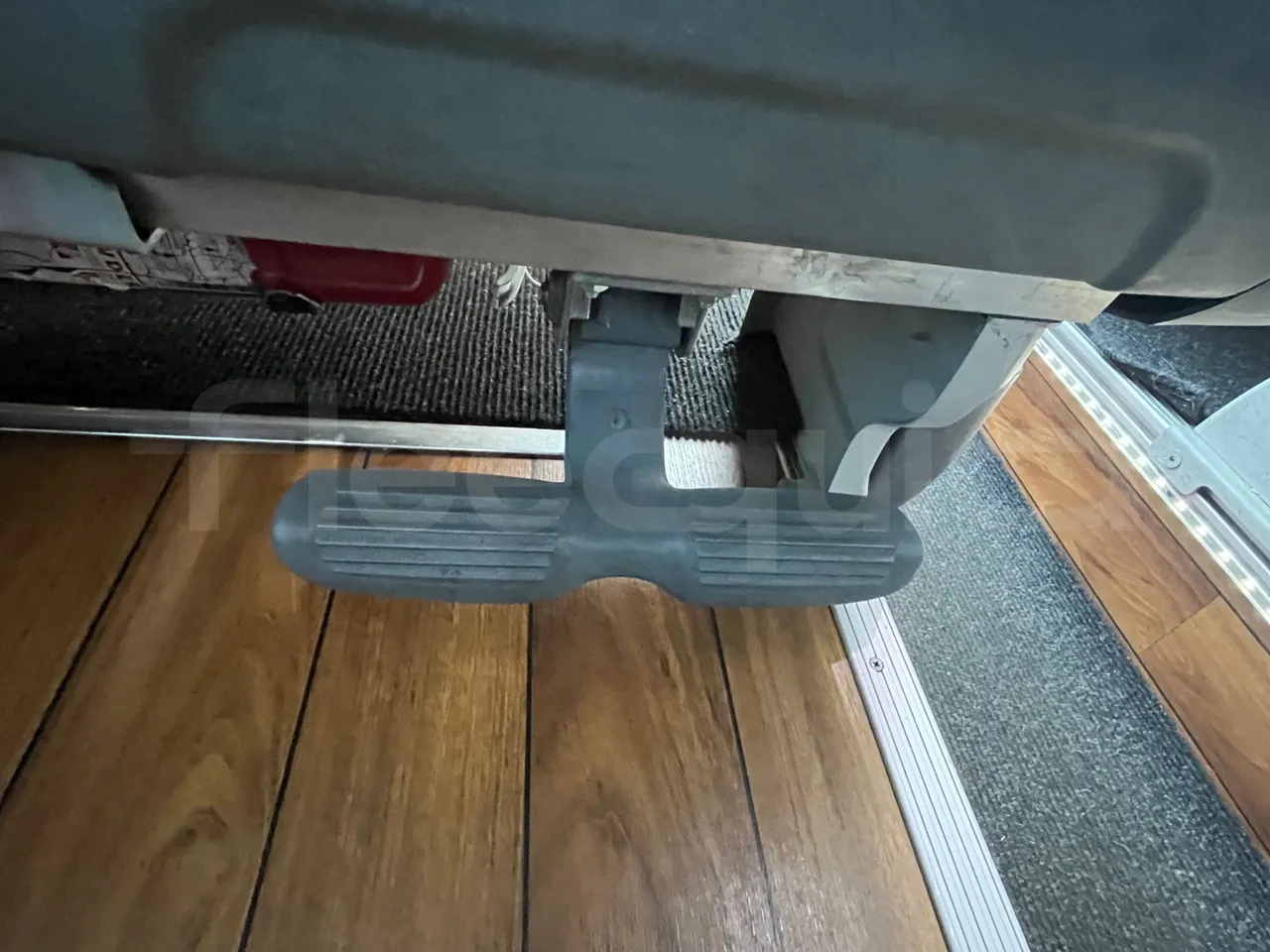 Mercedes-Benz Sprinter D'Auria - EUR5 - 140kW - 7.543m - footrest detail photo