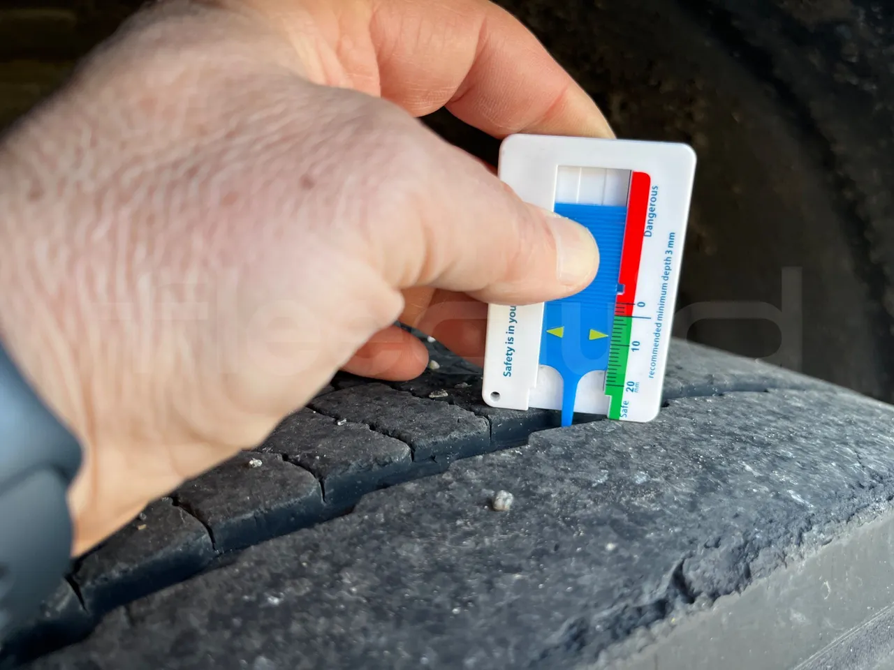 Mercedes-Benz Citaro G O530- Euro4 - 260kW - 17.940mt - tread condition front tires right