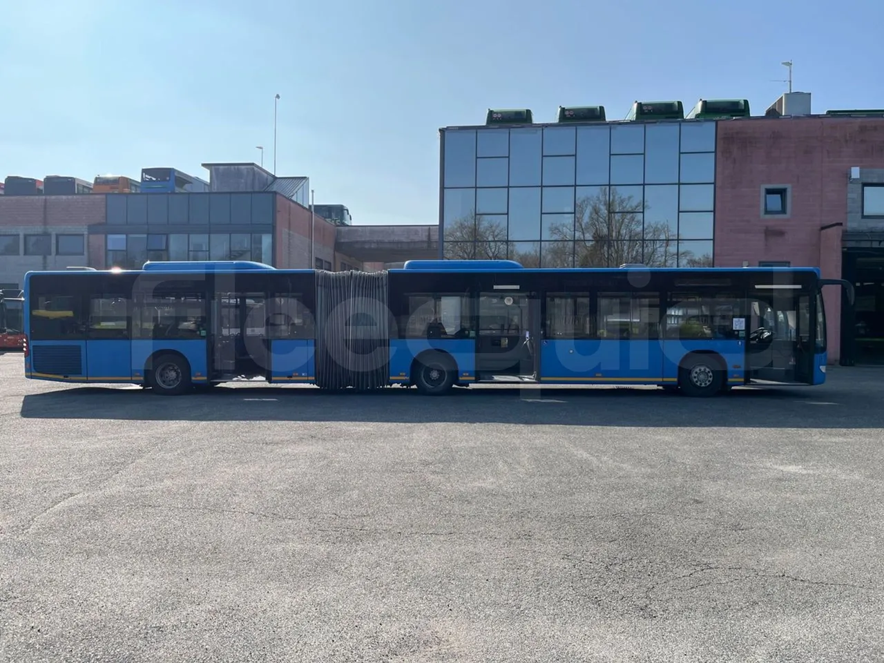 Mercedes-Benz Citaro G O530- Euro4 - 260kW - 17.940mt - right side doors open