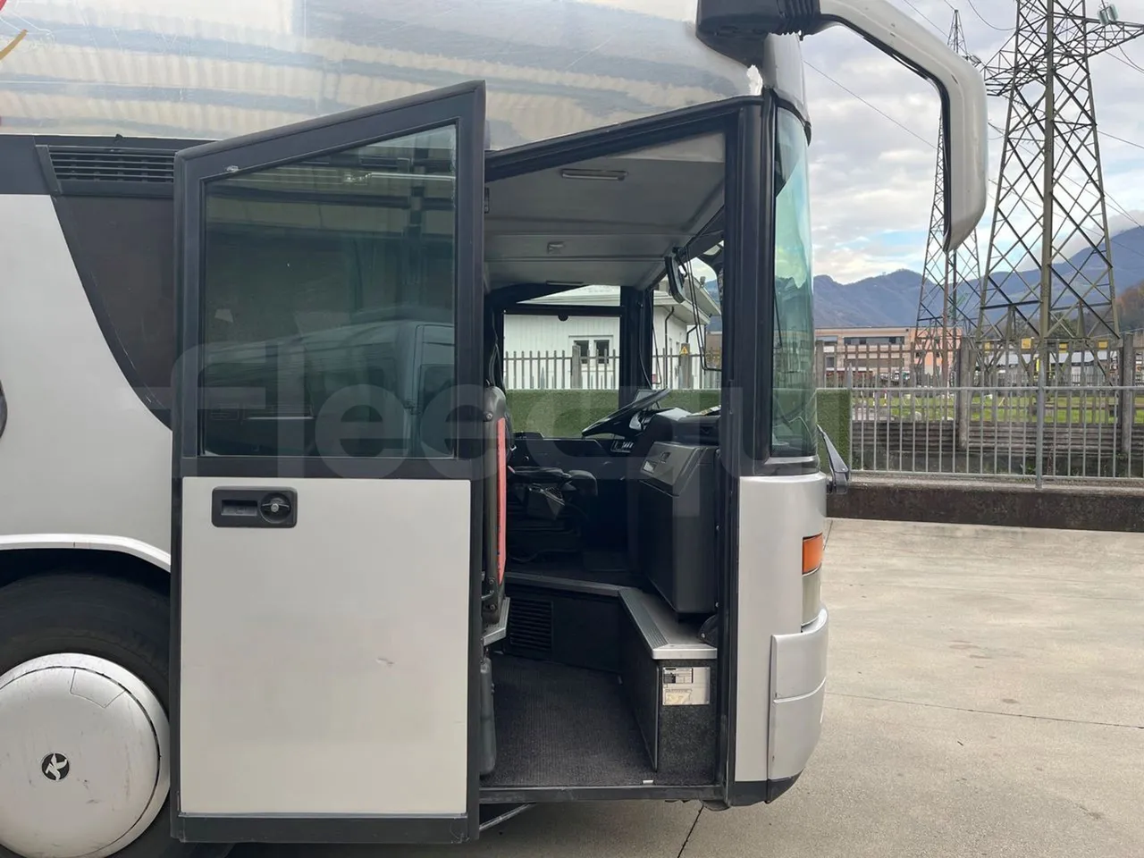 Setra S328 DT P80 E2- Euro2 - 385kW - 12mt - front door 1 open