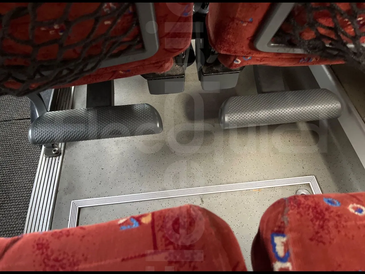 Setra S328 DT P80 E2- Euro2 - 385kW - 12mt - footrest detail photo