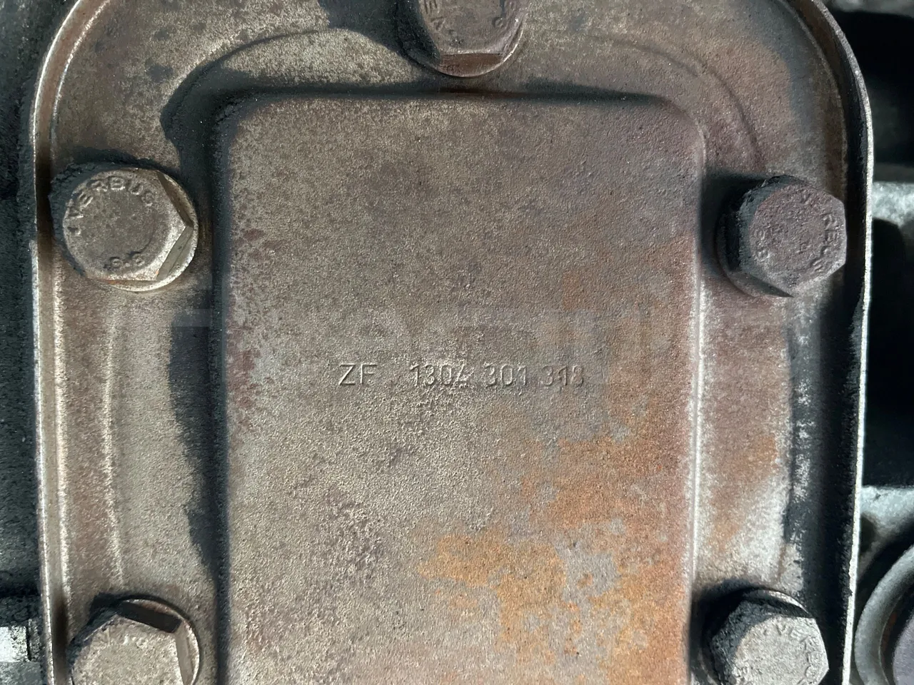 Setra S328 DT P80 E2- Euro2 - 385kW - 12mt - gearbox plate photo