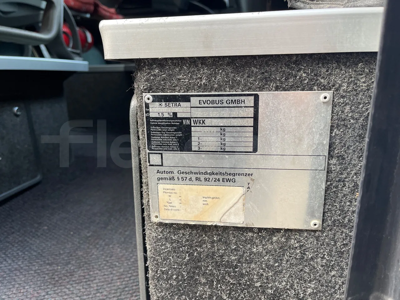 Setra S328 DT P80 E2- Euro2 - 385kW - 12mt - vehicle plate photo