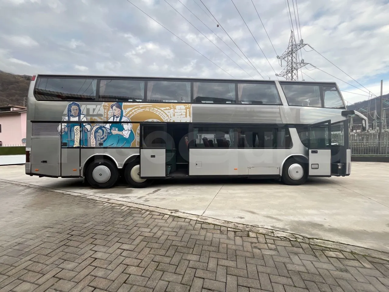Setra S328 DT P80 E2- Euro2 - 385kW - 12mt - right side doors open