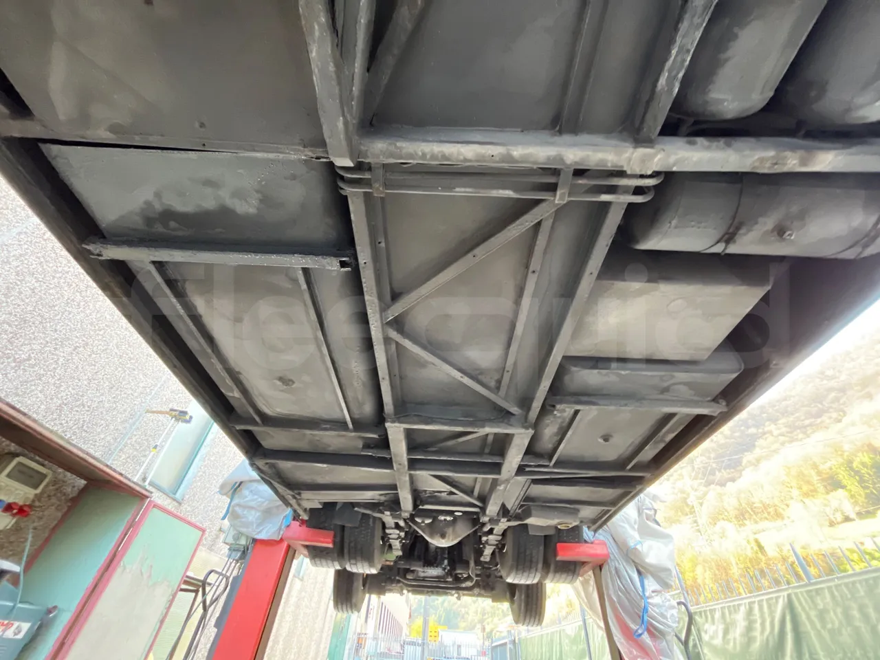 Setra S328 DT P80 E2- Euro2 - 385kW - 12mt - central undercarriage photo