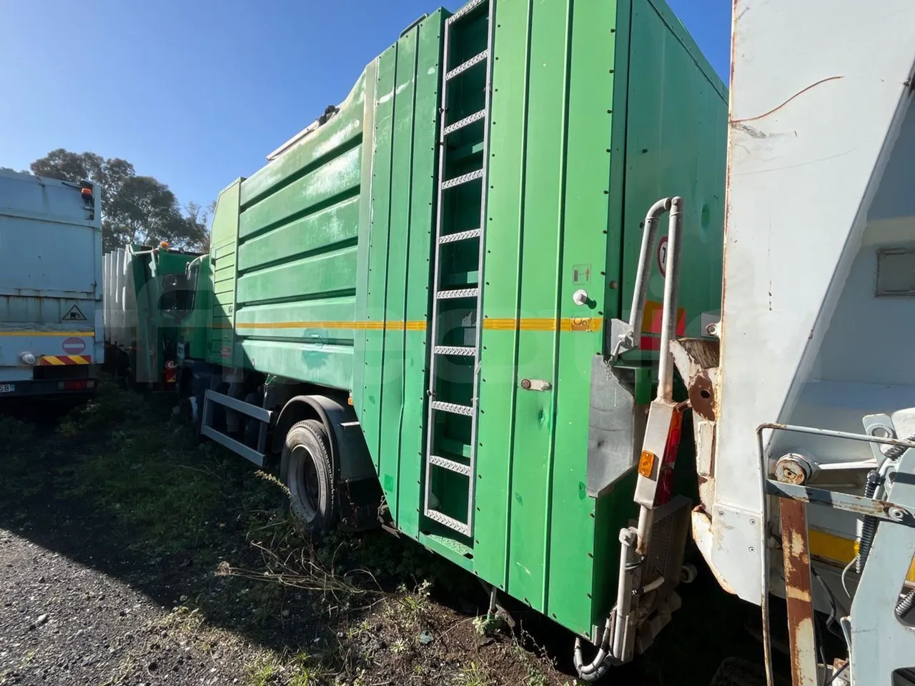 Scania CV P 94 DB4X2NZ230 - Euro3 - 169kW - 7.680mt - 3/4 left rear side