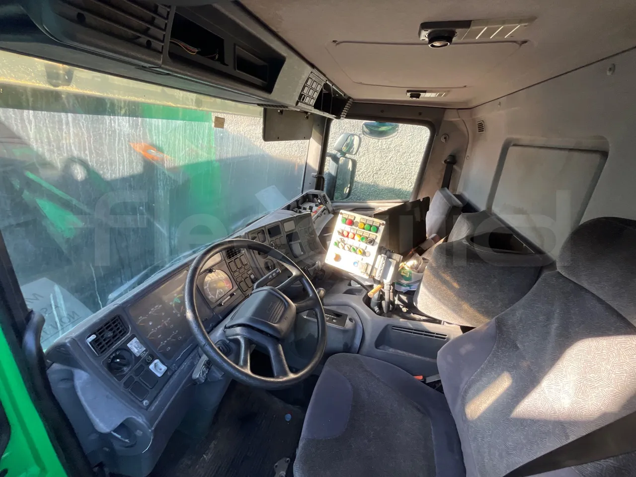 Scania CV P 94 DB4X2NZ230 - Euro3 - 169kW - 7.680mt - buttons panels on