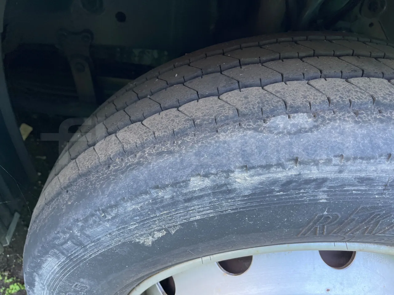 Scania CV P 94 DB4X2NZ230 - Euro3 - 169kW - 7.680mt - tread condition front tires right