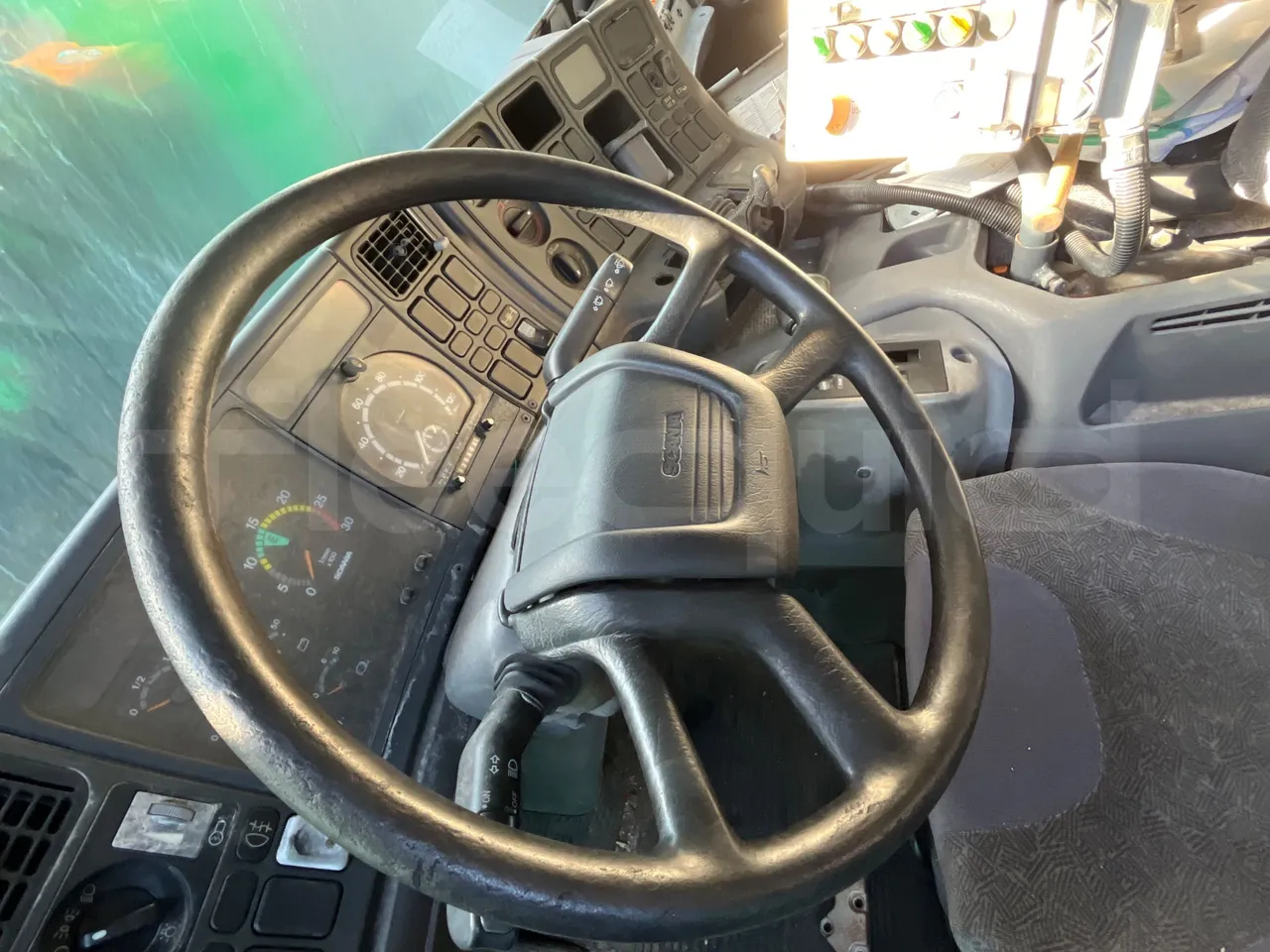 Scania CV P 94 DB4X2NZ230 - Euro3 - 169kW - 7.680mt - steering wheel photo