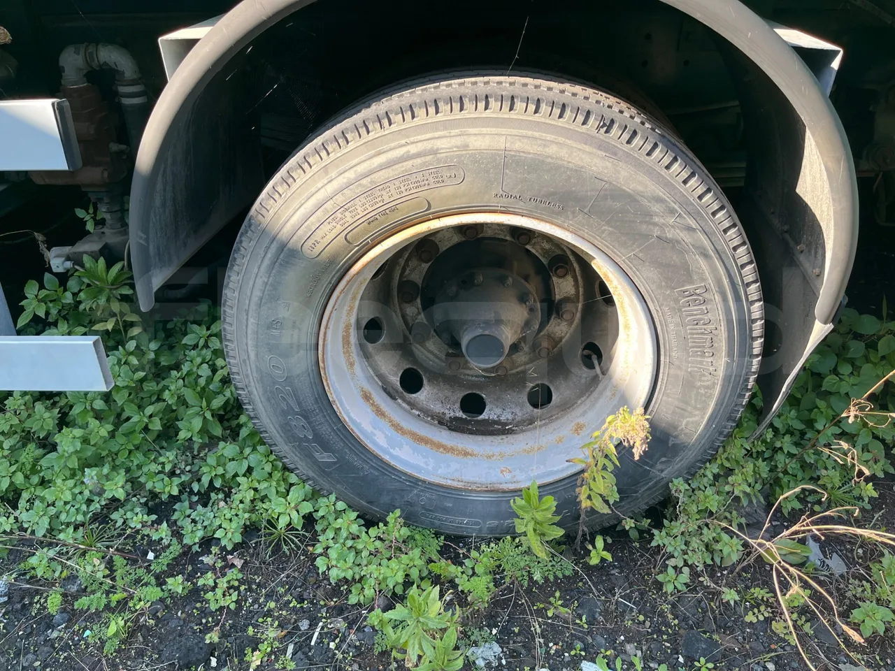 Scania CV P 94 DB4X2NZ230 - Euro3 - 169kW - 7.680mt - rear left tire photo