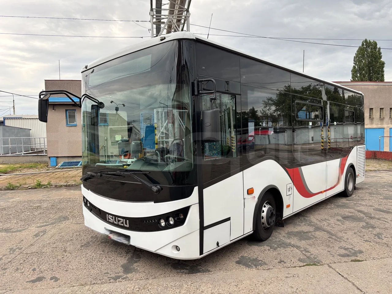 Isuzu Novo - 3/4 Front Left Side