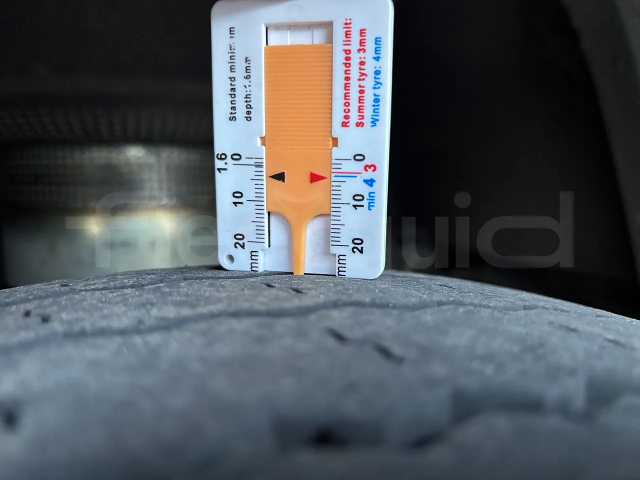 Isuzu Novo - First Axle Left Side: Tyre Thickness