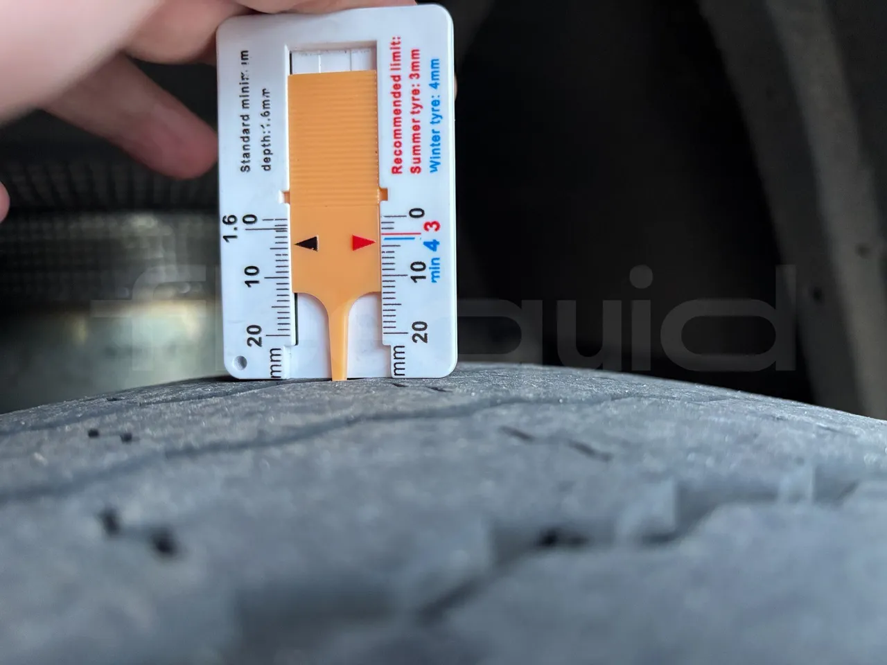 Isuzu Novo - Second Axle Left Side: Tyre Thickness