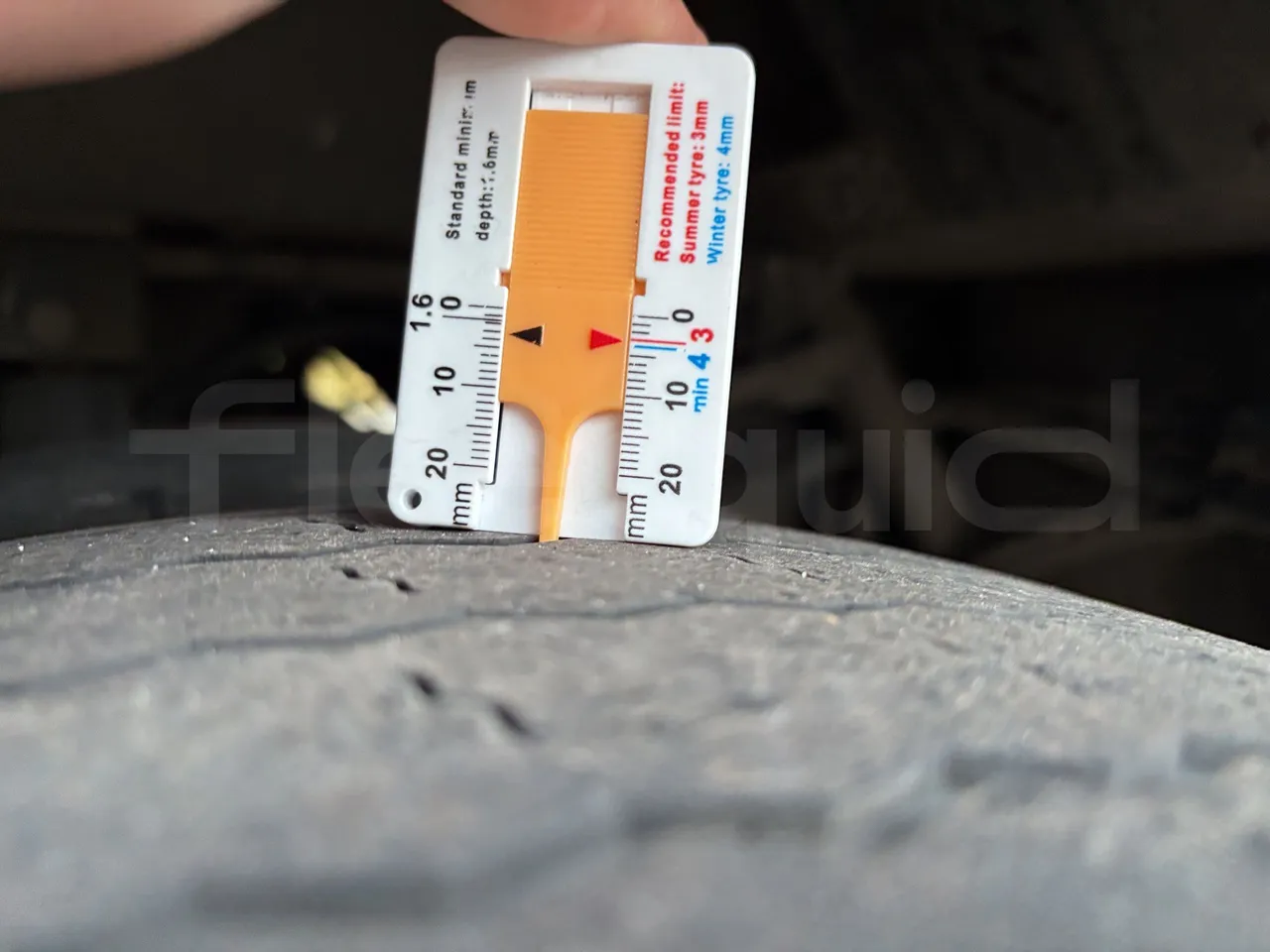 Isuzu Novo - Second Axle Left Side: Tyre Size