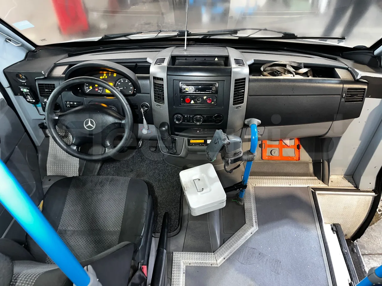 Mercedes-Benz Sprinter 906BB50 -EUR5 -190kW -7.744m - buttons panels on