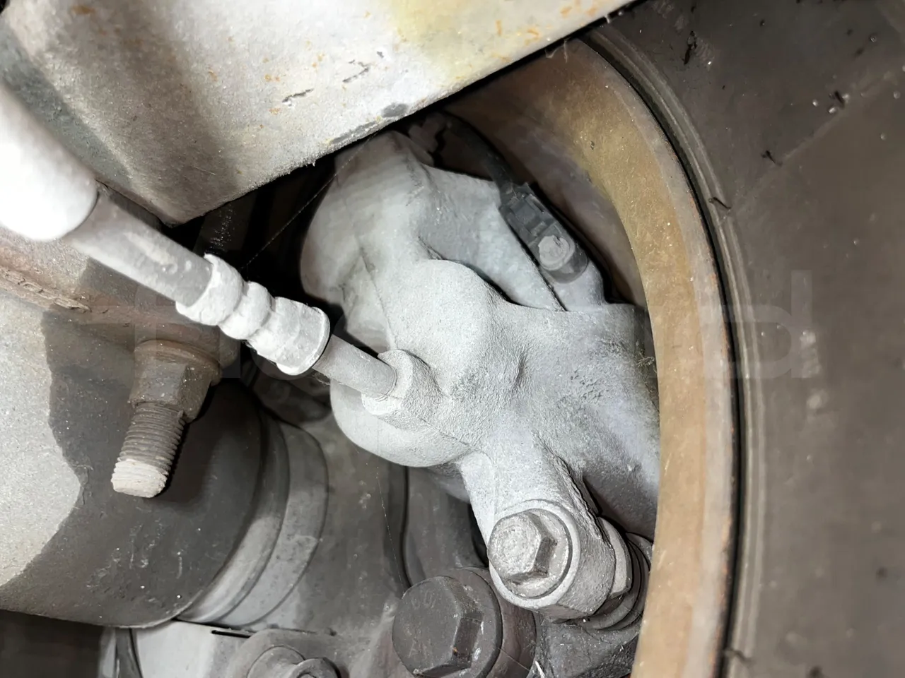 Mercedes-Benz Sprinter 906BB50 -EUR5 -190kW -7.744m - axle 2 caliper brakes left