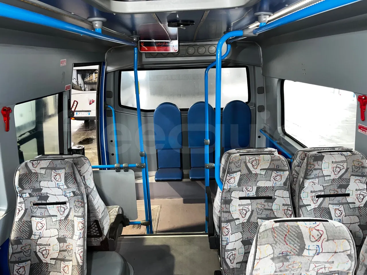 Mercedes-Benz Sprinter 906BB50 -EUR5 -190kW -7.744m - single seat detail