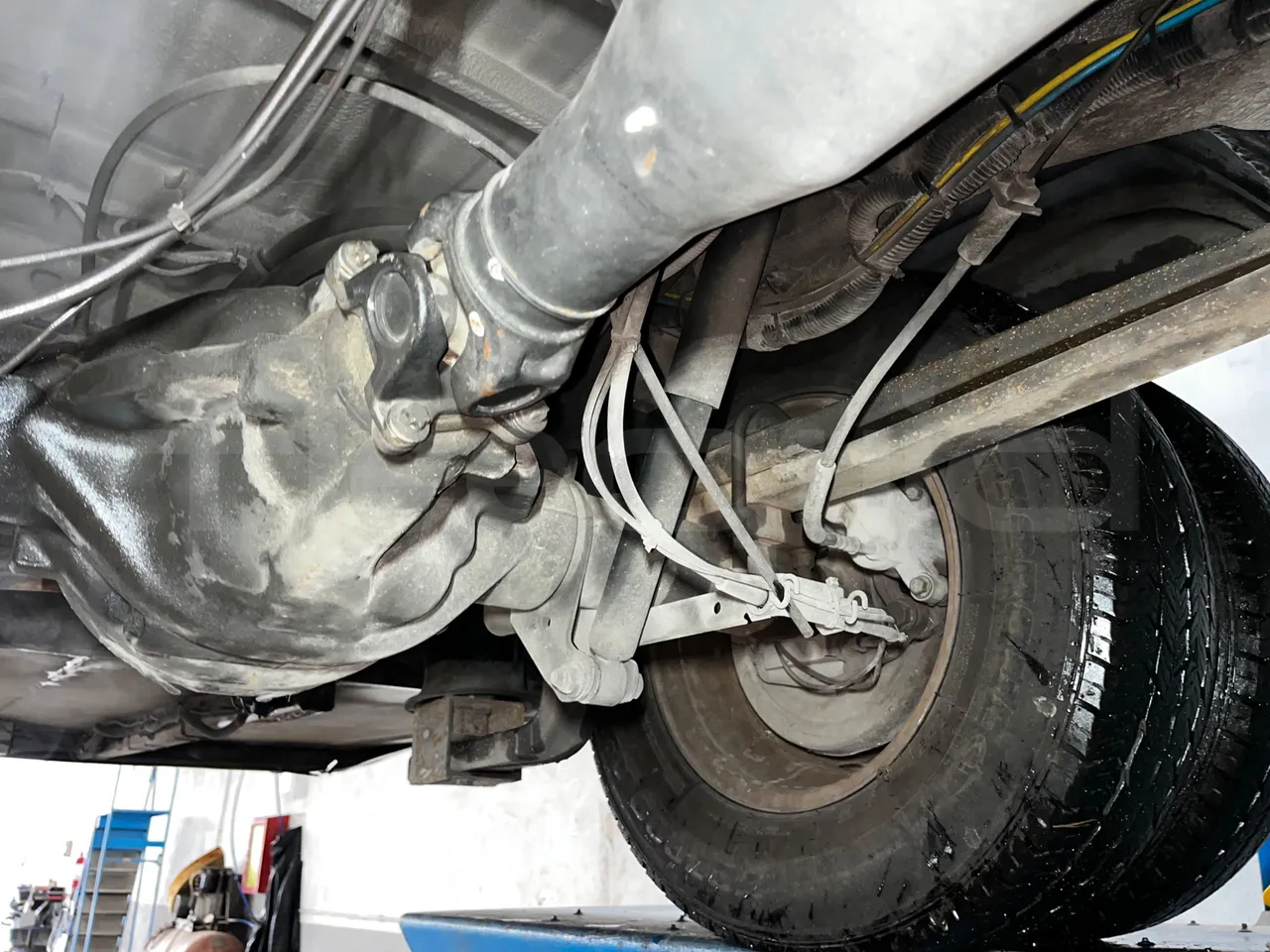 Mercedes-Benz Sprinter 906BB50 -EUR5 -190kW -7.744m - axle 2 discs right