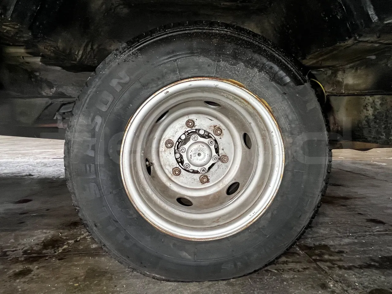 Mercedes-Benz Sprinter 906BB50 -EUR5 -190kW -7.744m - rear left tire photo