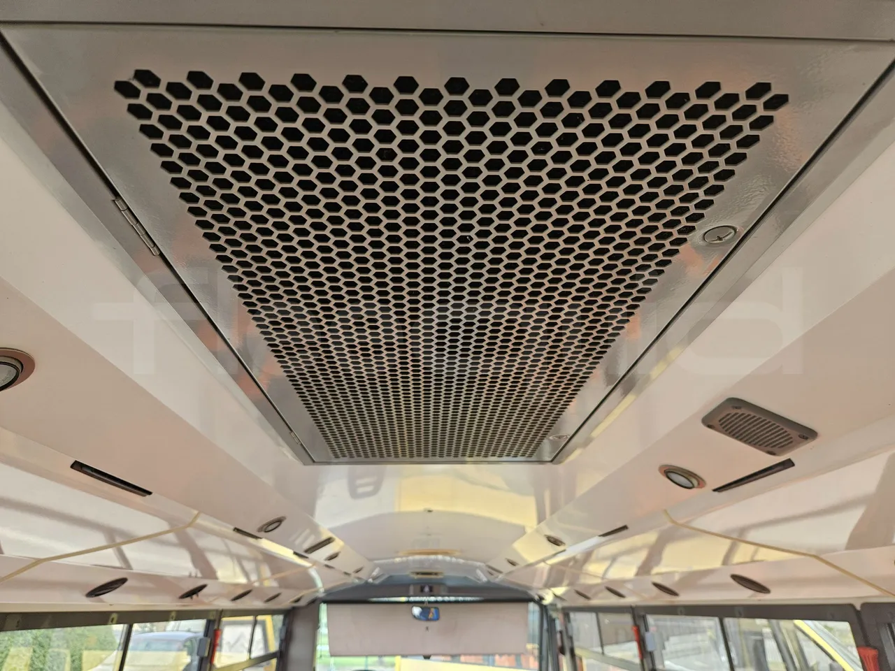 Iveco Cacciamali TS65-4350/ Euro5  - 100 Kw - 8,040 Mt - overhead compartments photo