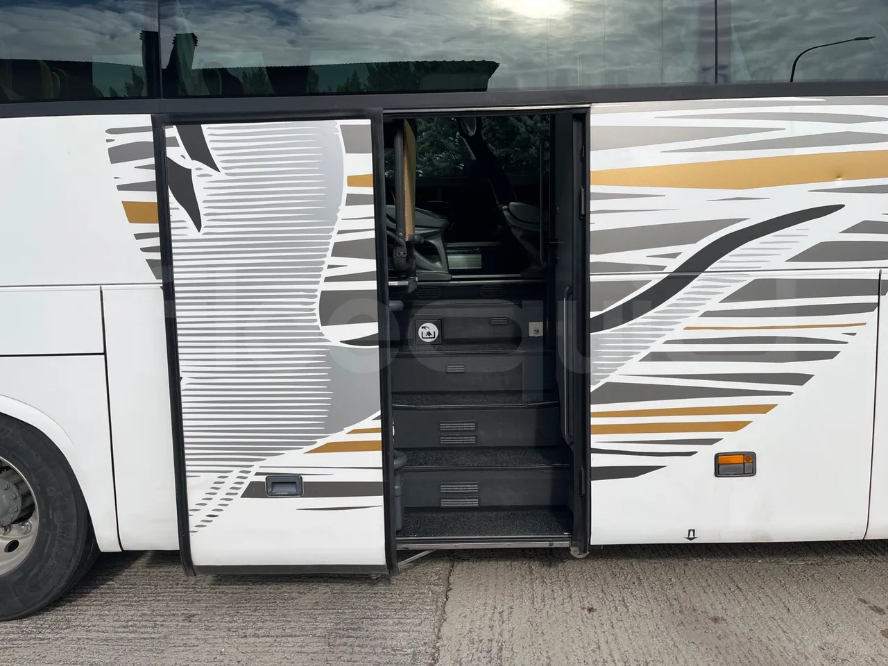 Mercedes-Benz Travego   Travego RHD M - Euro 5 - 315 kW - 13 mt - front door 2 open